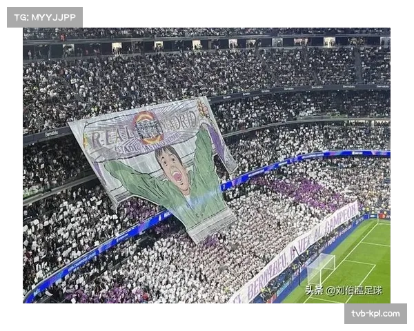 镜头捕捉:雷恩球迷在北看台展示巨幅TIFO致敬球队传奇